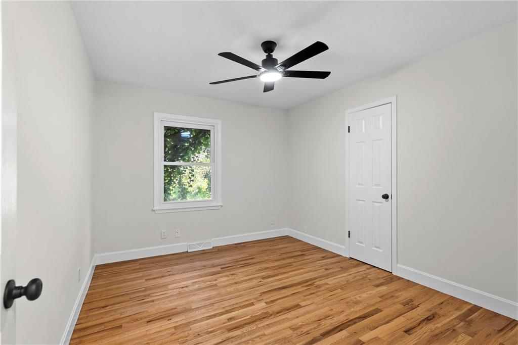 10810 Oak Street — photo 21
