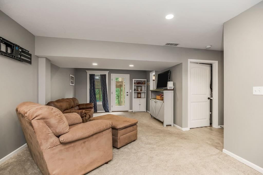915 W 7th Avenue — photo 22