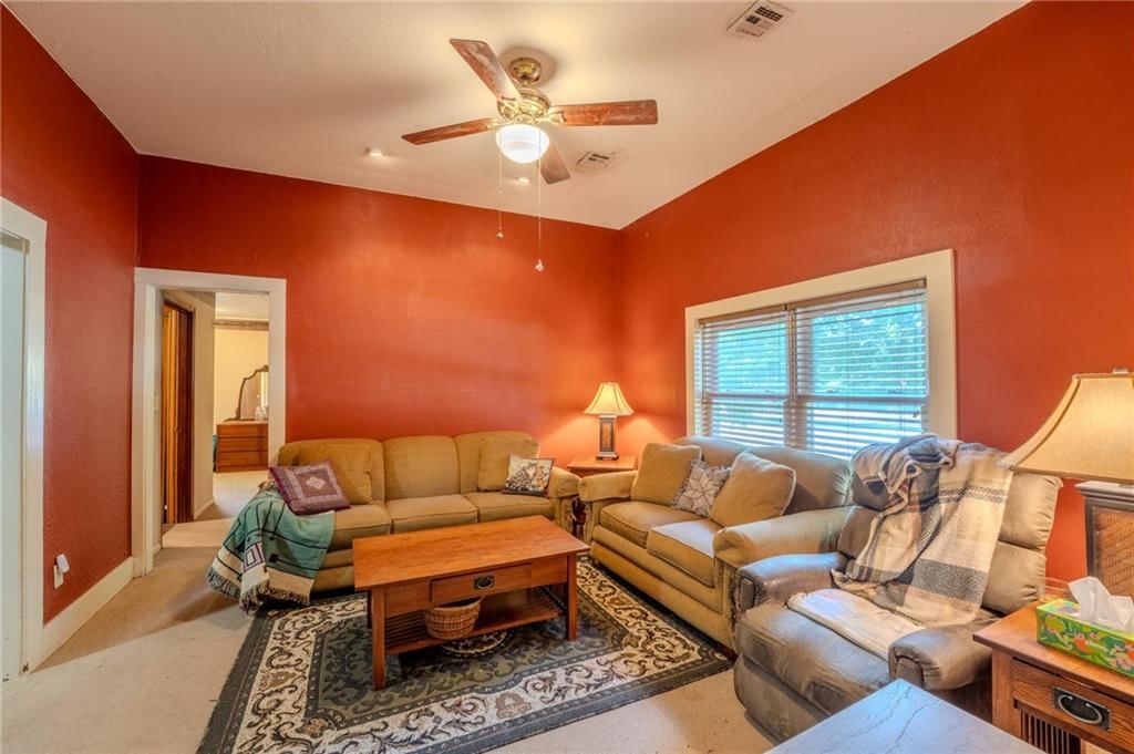 325 W Montgomery Street — photo 5