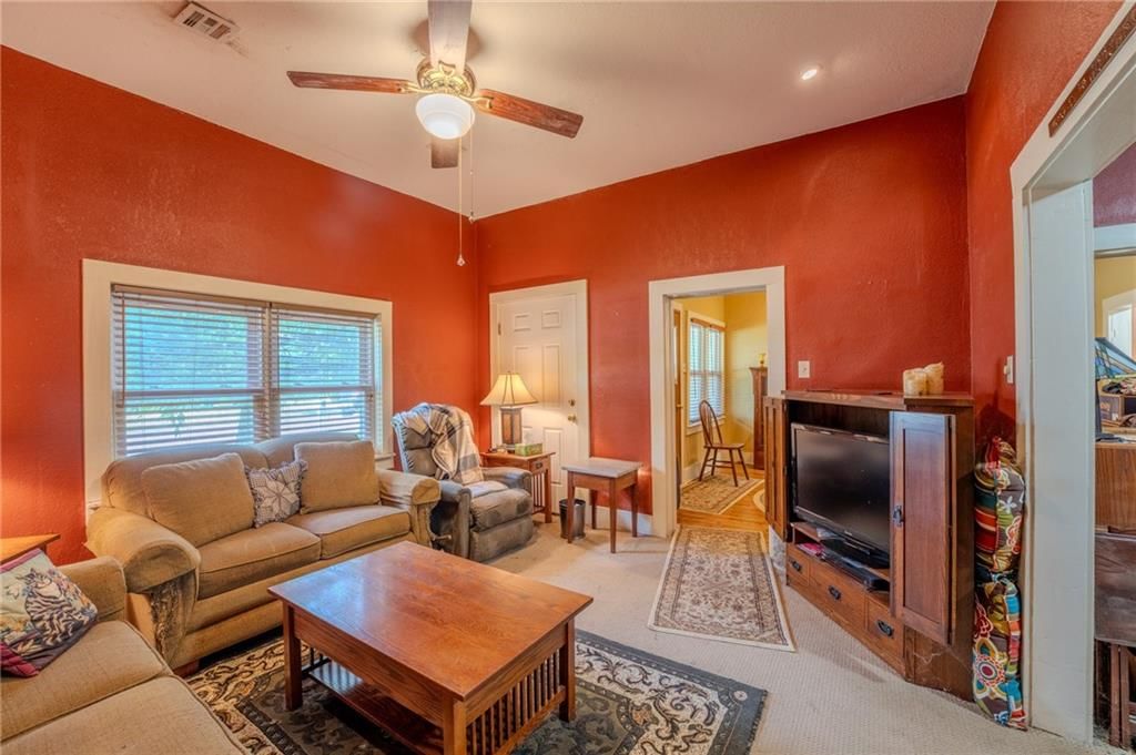 325 W Montgomery Street — photo 6