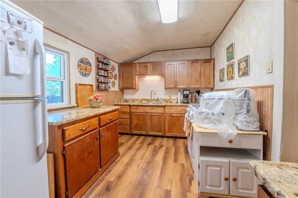 325 W Montgomery Street — photo 9