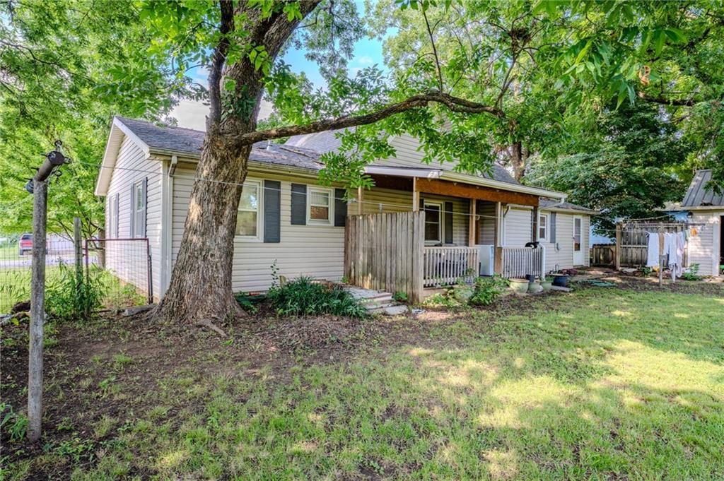 325 W Montgomery Street — photo 19