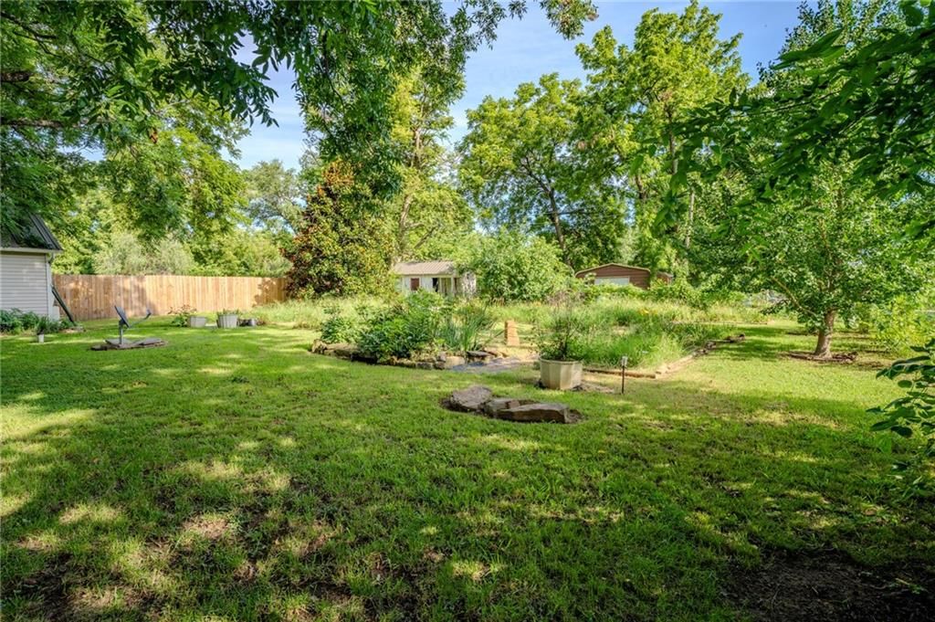 325 W Montgomery Street — photo 20