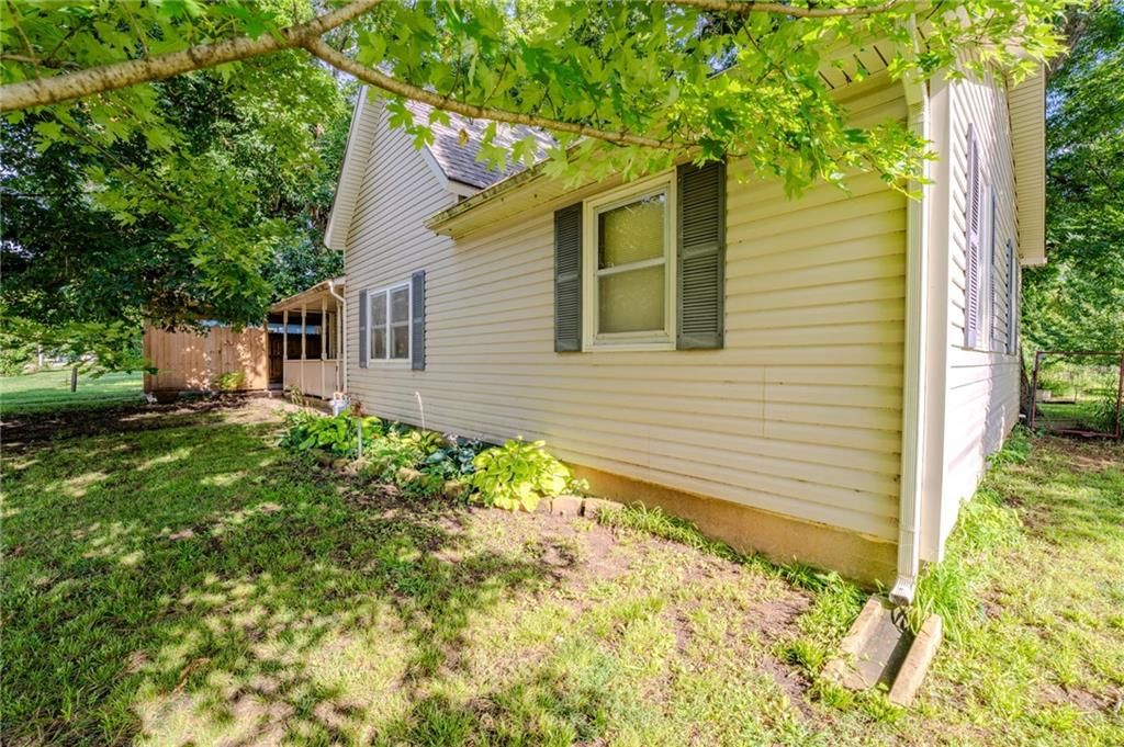 325 W Montgomery Street — photo 25