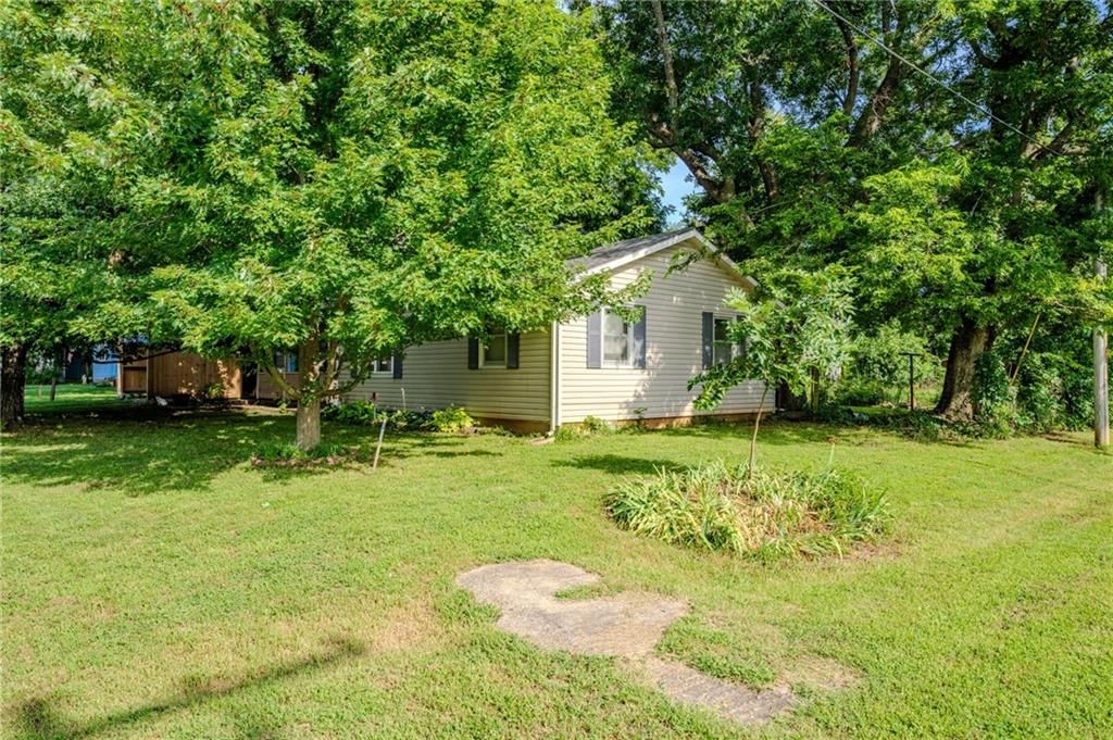 325 W Montgomery Street — photo 26