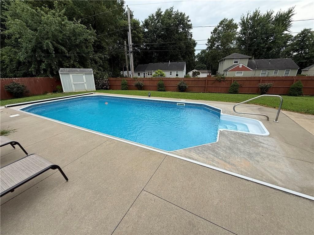 8605 W 80th Terrace — photo 2