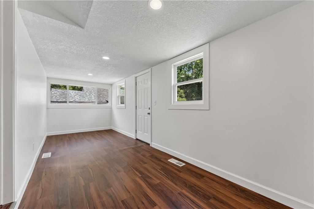 5851 Barnes Avenue — photo 26