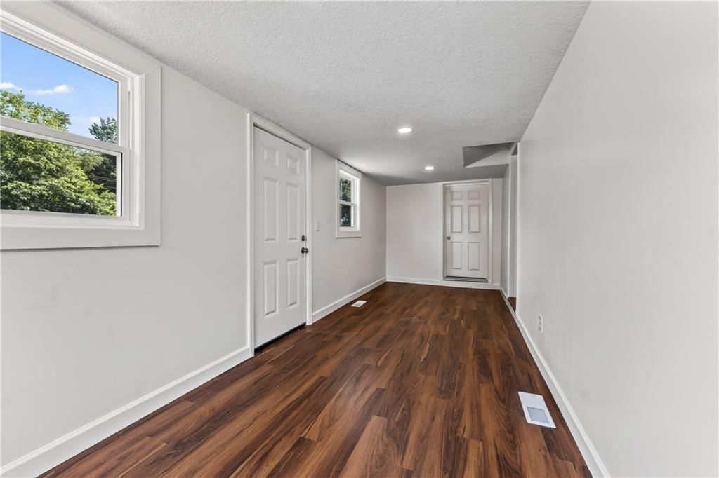 5851 Barnes Avenue — photo 27