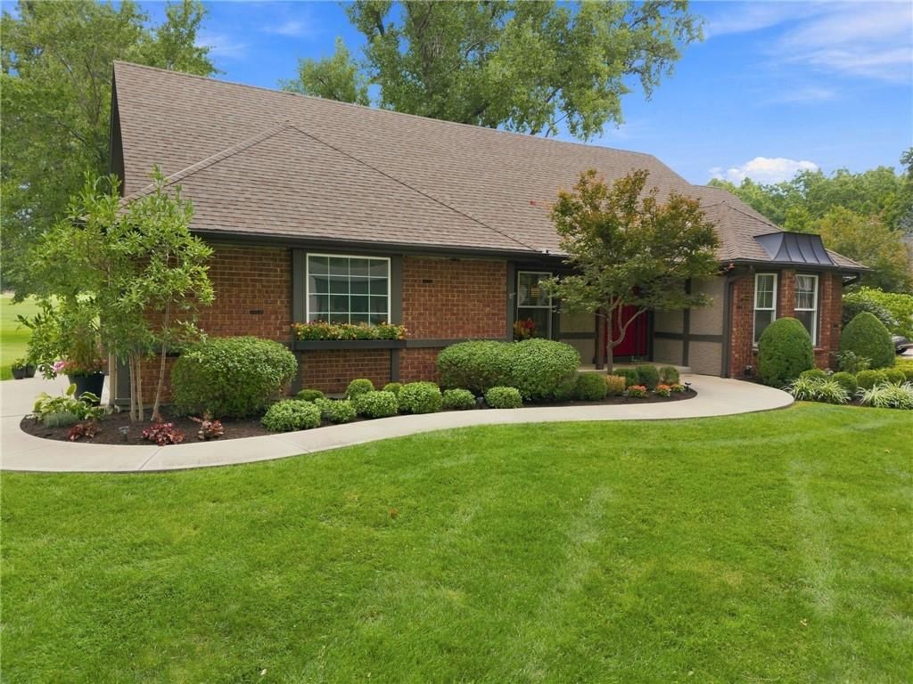 12855 Sagamore Road, Leawood, KS: listing photo 2