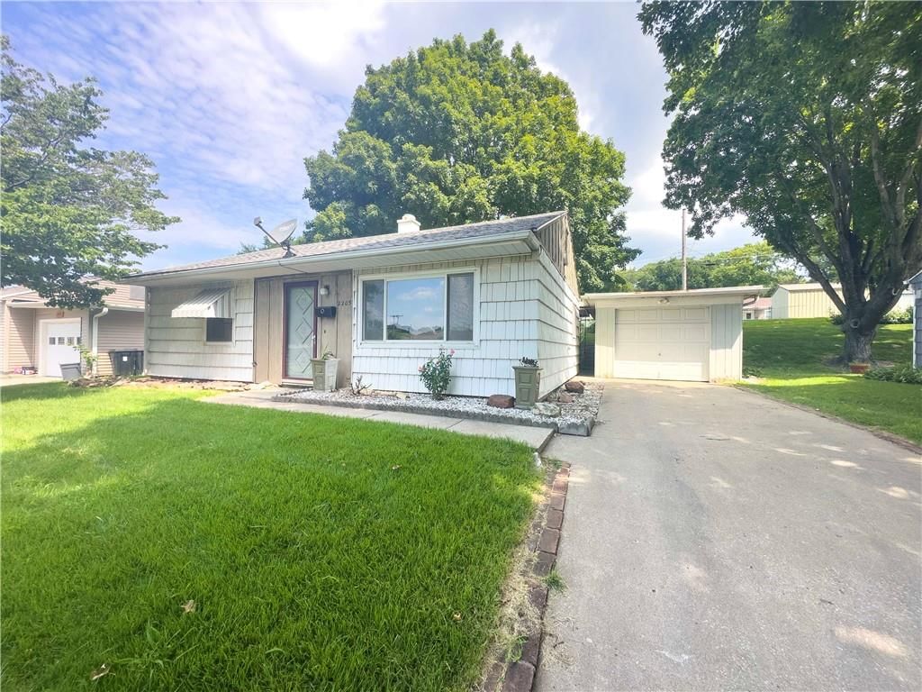 2205 Maple Street — photo 1