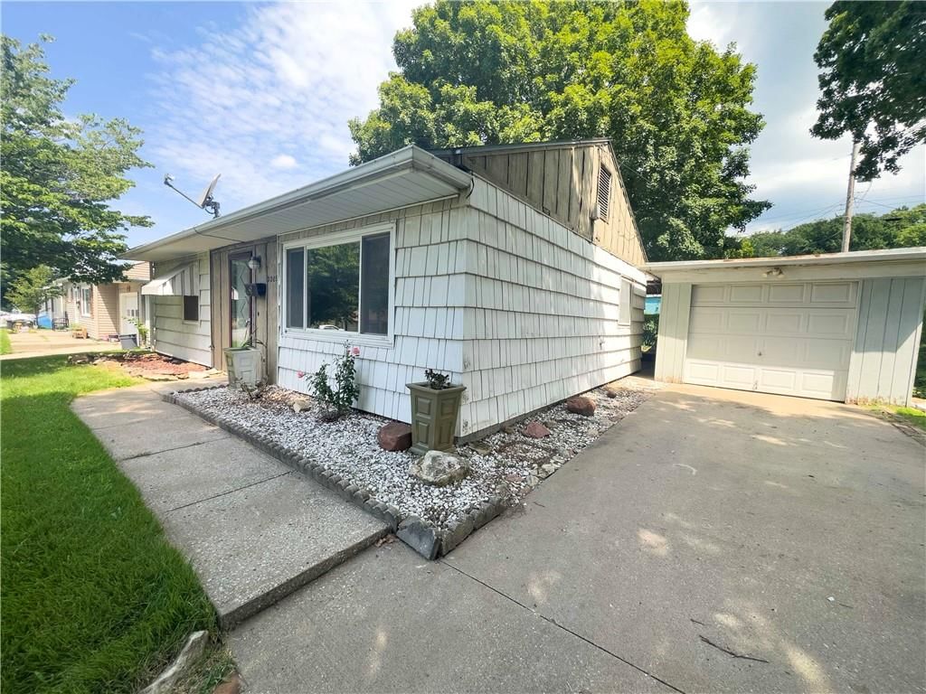 2205 Maple Street — photo 3