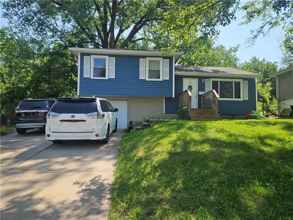 4925 N Smalley Avenue — photo 1