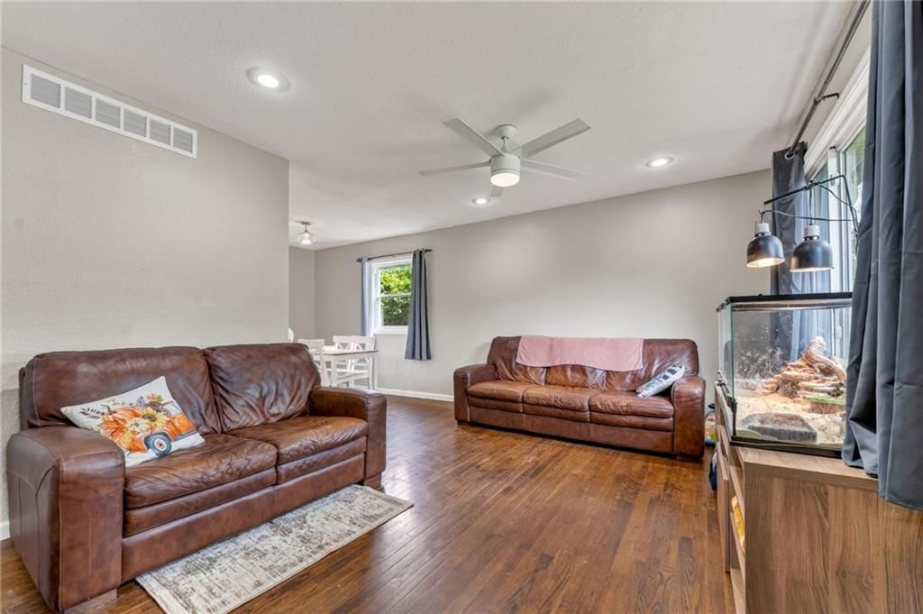 4925 N Smalley Avenue — photo 5