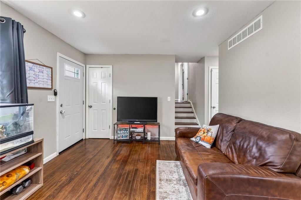 4925 N Smalley Avenue — photo 8