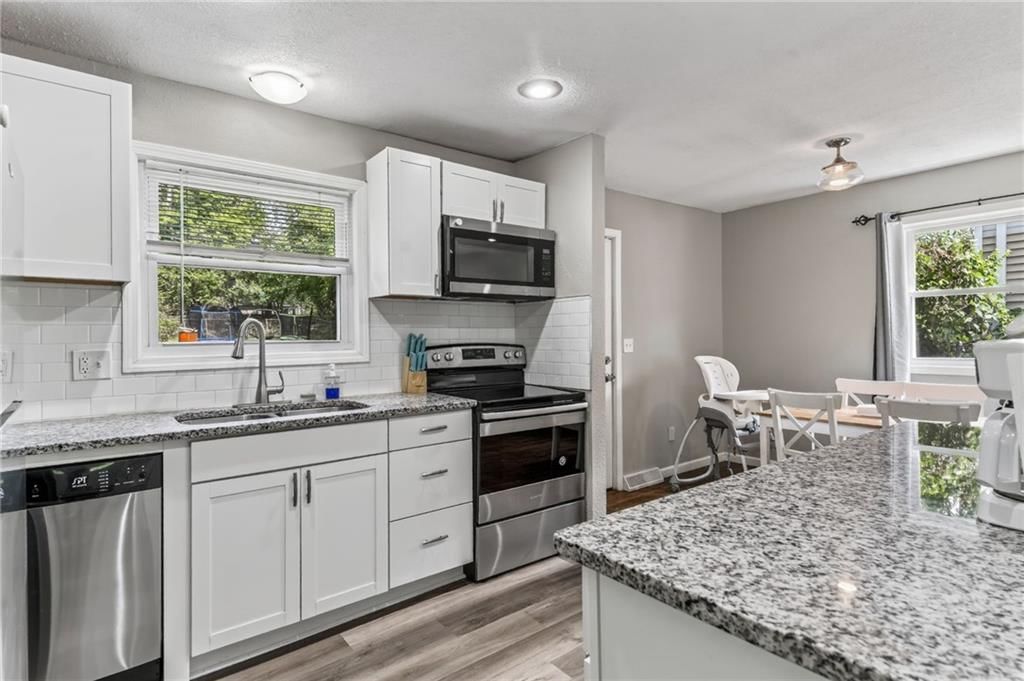 4925 N Smalley Avenue — photo 14