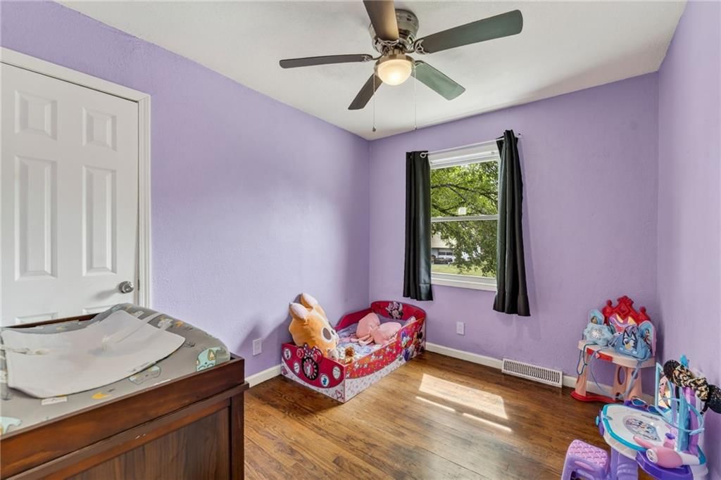 4925 N Smalley Avenue — photo 20