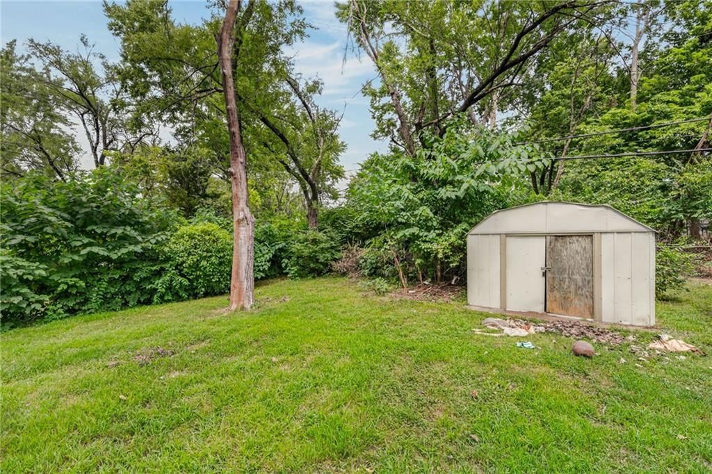 4925 N Smalley Avenue — photo 28