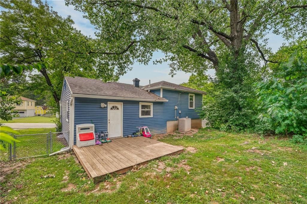 4925 N Smalley Avenue — photo 31
