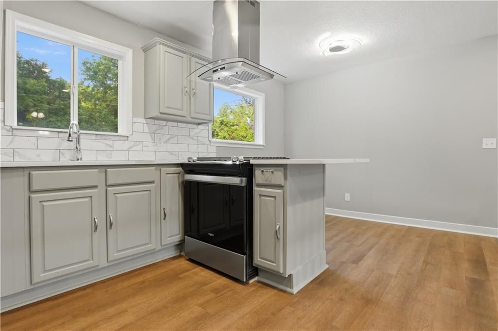1411 N 75th Drive — photo 5