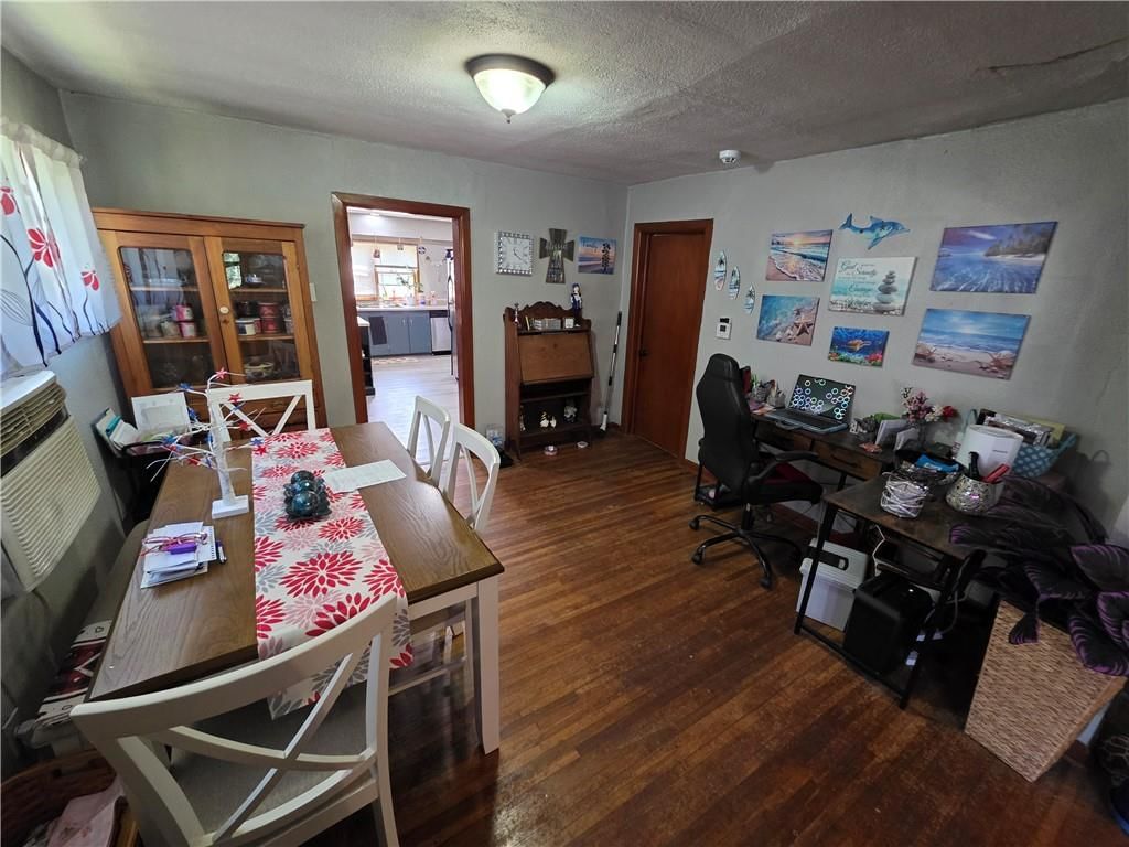 222 S Burns Street — photo 6
