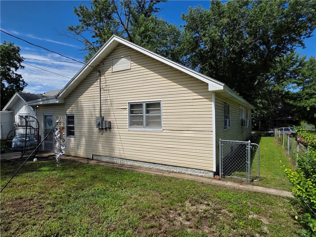 222 S Burns Street — photo 30