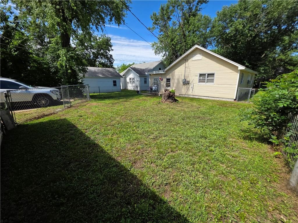 222 S Burns Street — photo 31