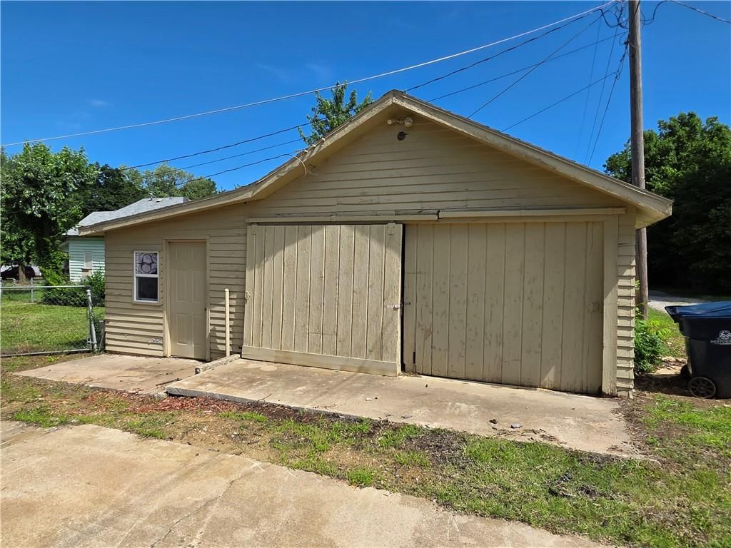 222 S Burns Street — photo 35