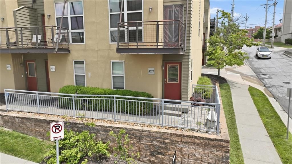 4577 Madison Avenue — photo 1