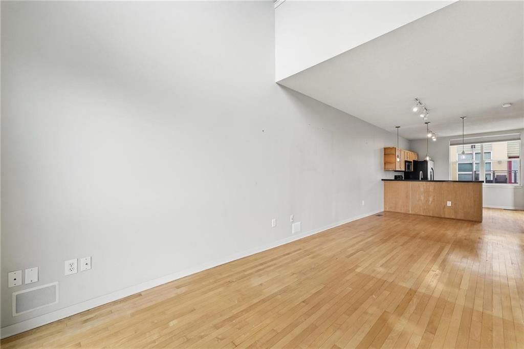 4577 Madison Avenue — photo 3