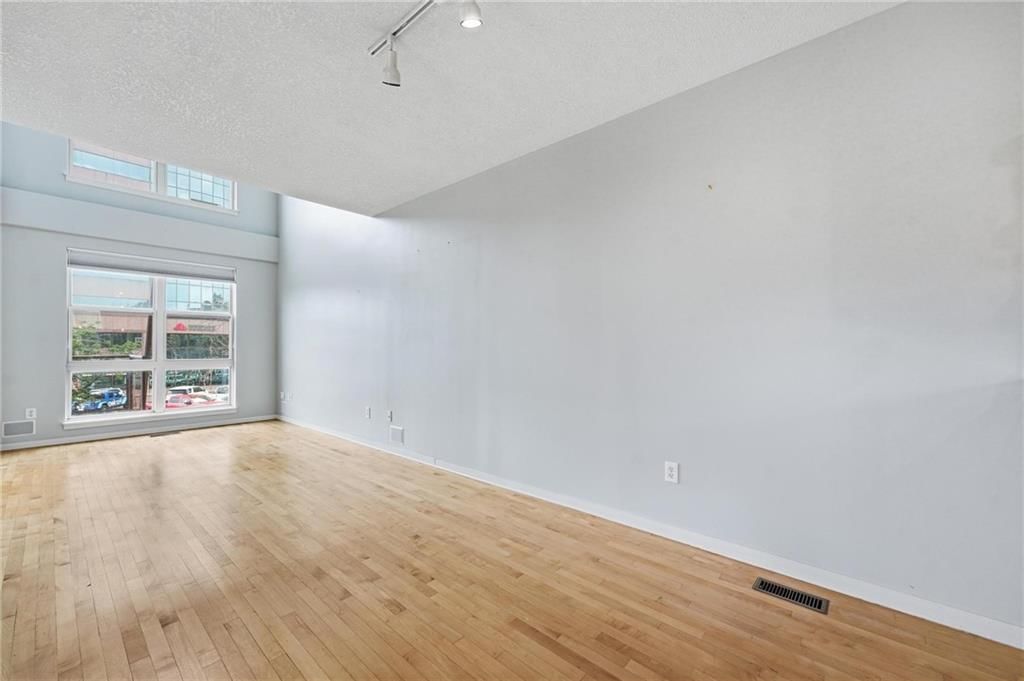 4577 Madison Avenue — photo 5