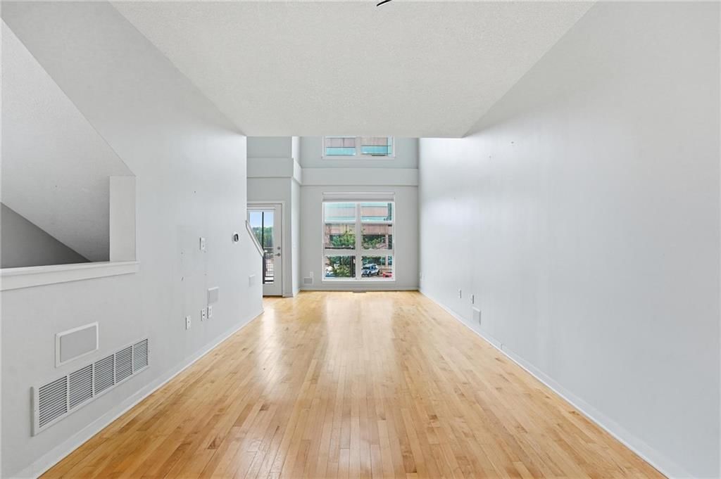 4577 Madison Avenue — photo 6