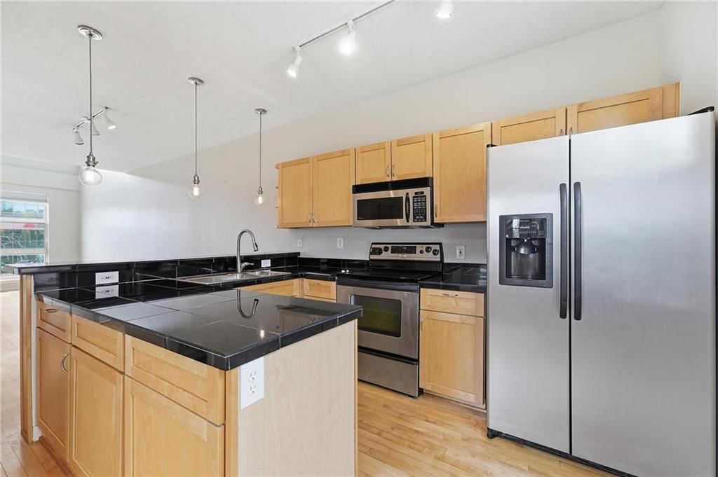 4577 Madison Avenue — photo 7