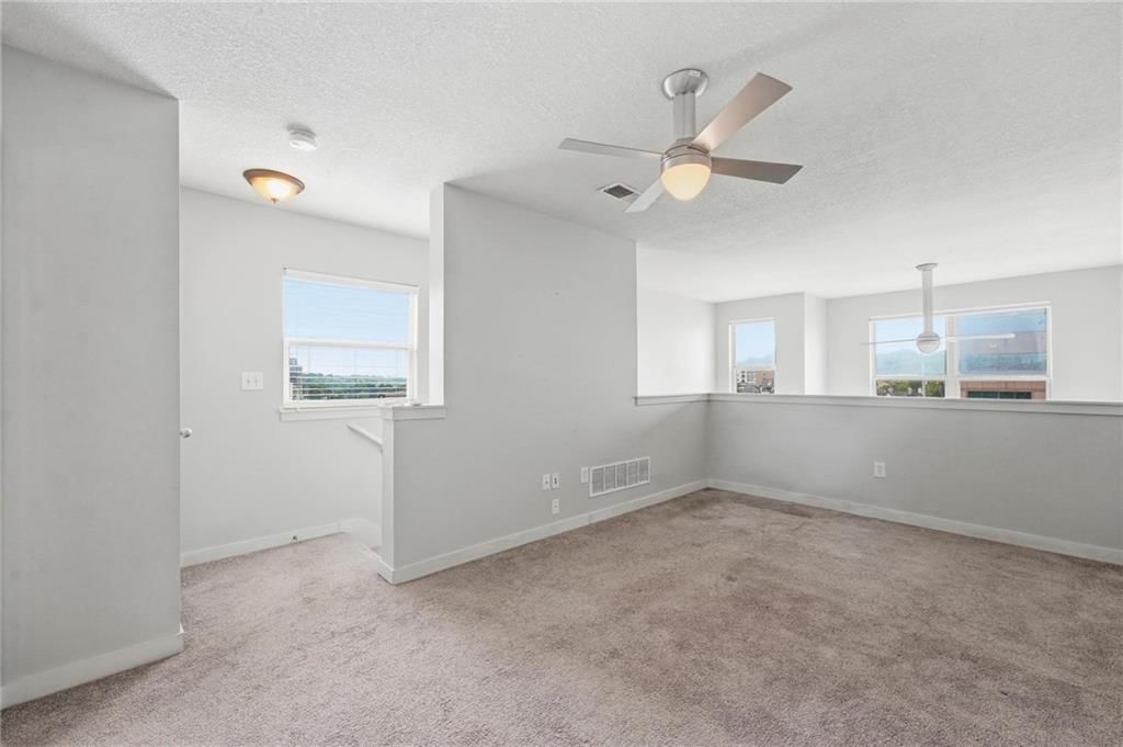 4577 Madison Avenue — photo 10