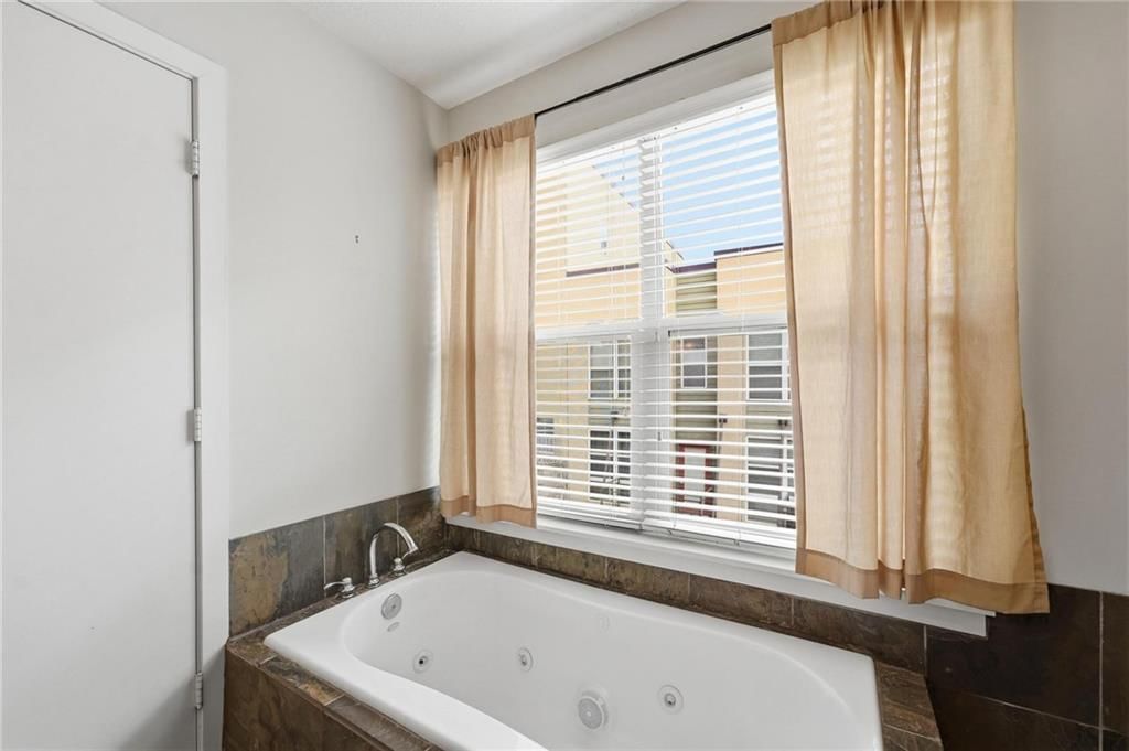 4577 Madison Avenue — photo 15