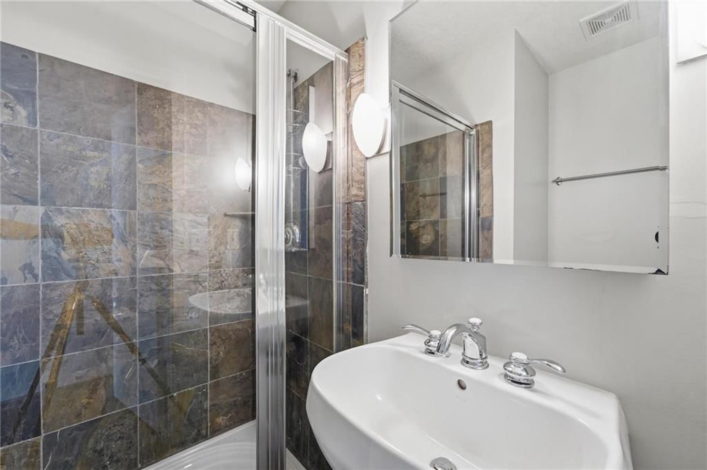4577 Madison Avenue — photo 17