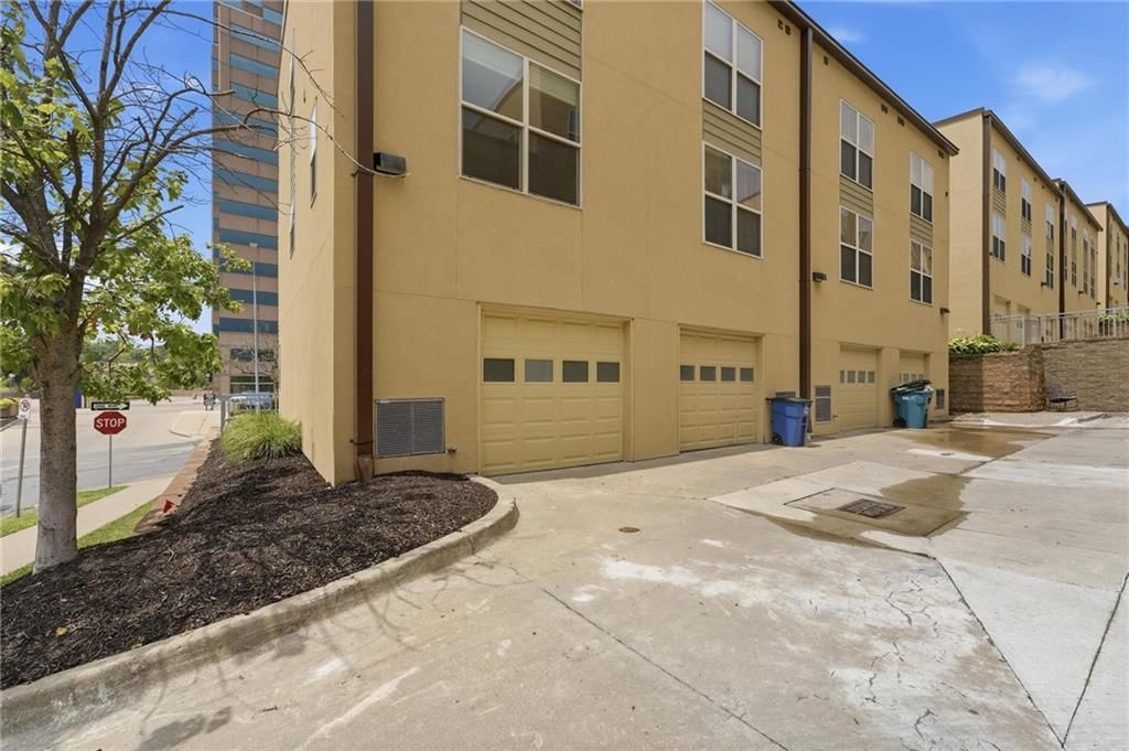 4577 Madison Avenue — photo 21