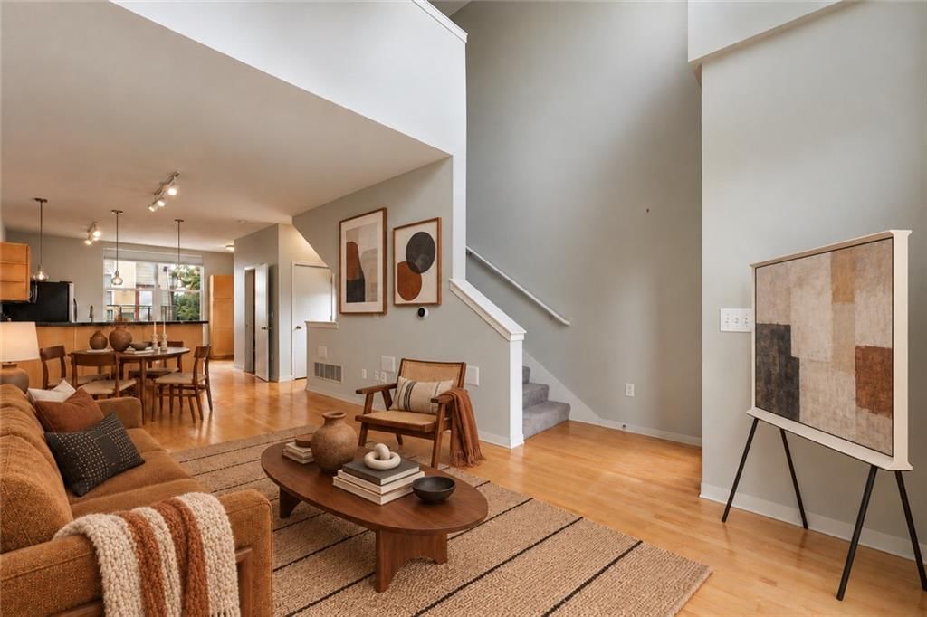 4577 Madison Avenue, Kansas City, MO: listing photo 2
