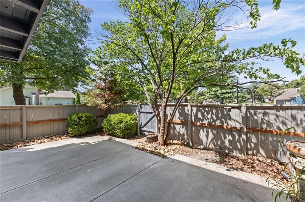 8058 Colony Lane — photo 35