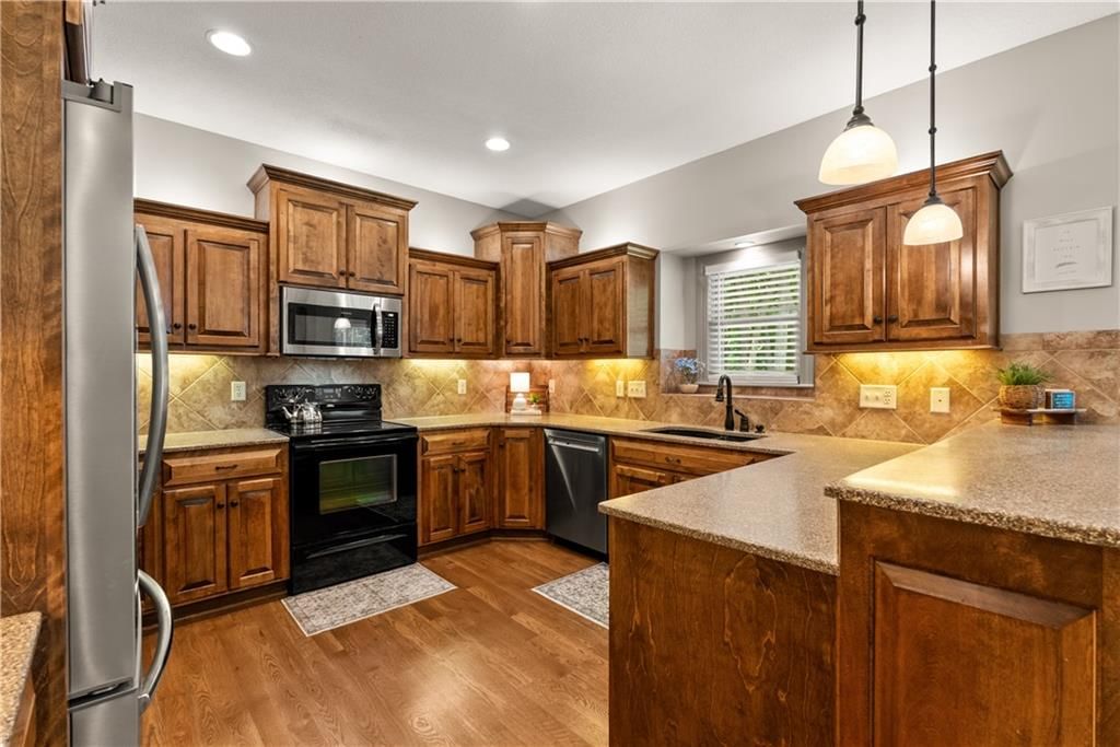 1824 NE Woodview Lane — photo 5