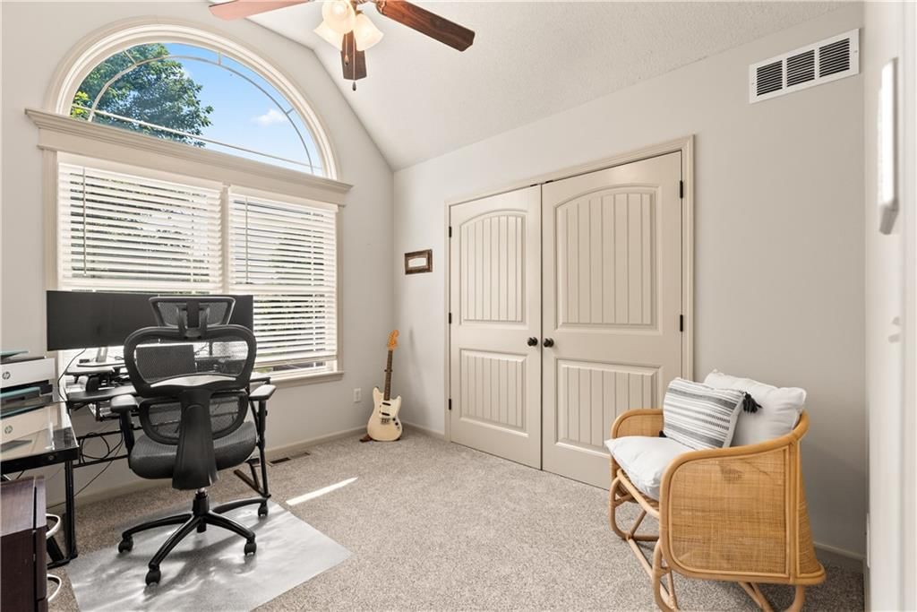 1824 NE Woodview Lane — photo 17