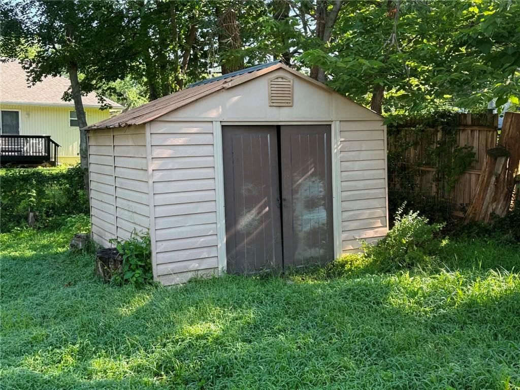 902 Williams Street — photo 17