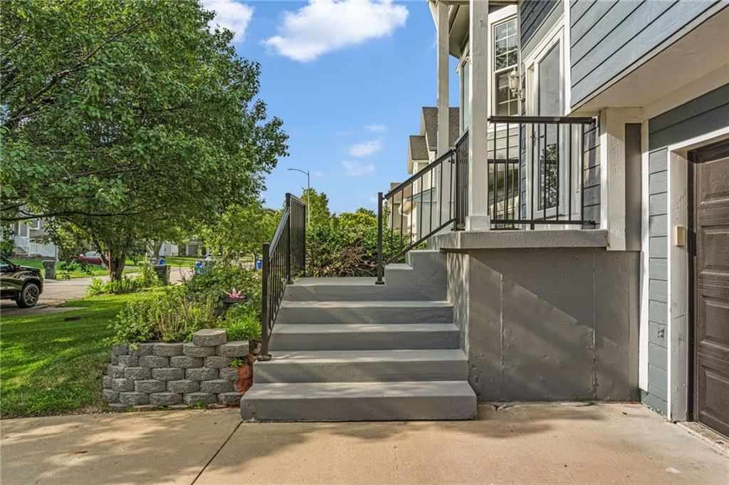 1073 N Logan Street — photo 4