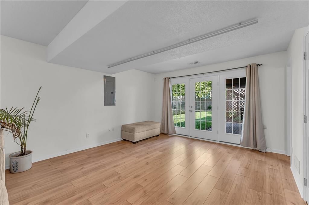 1073 N Logan Street — photo 39