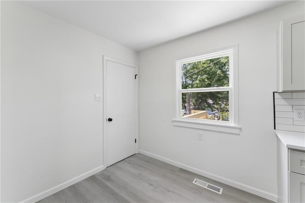 Photo 12 of 26 - 1211 NE 67th Place, Gladstone, MO 64118