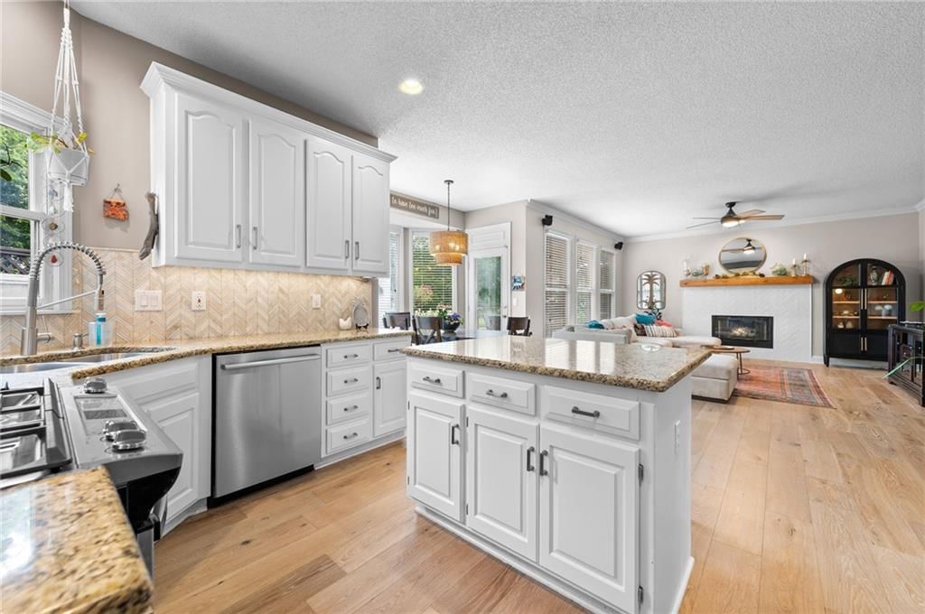8112 W 145th Street — photo 11