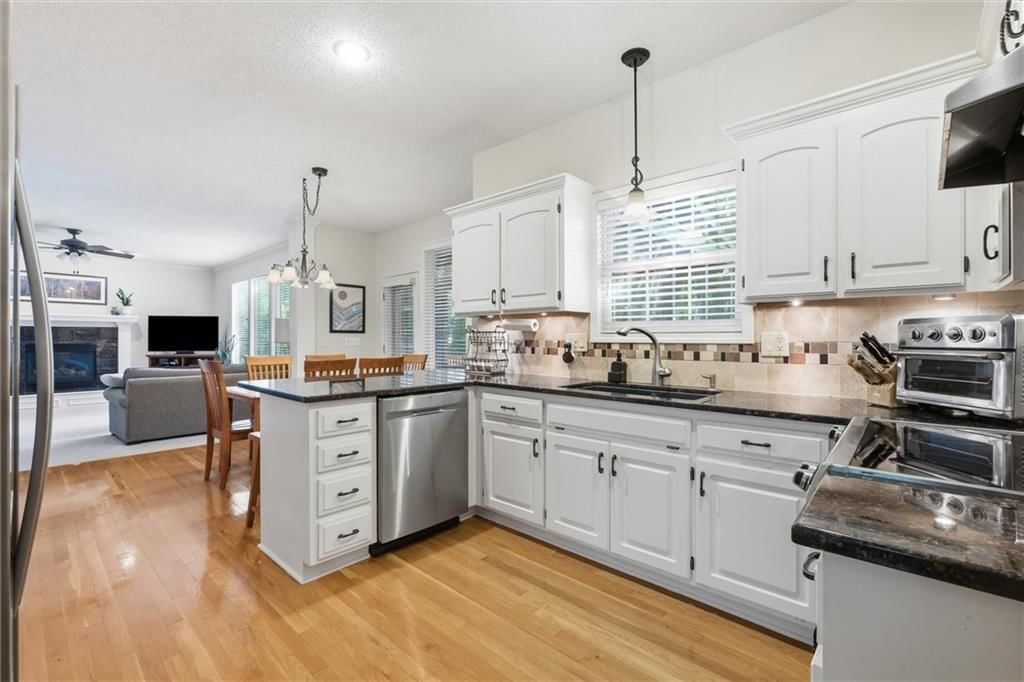 4813 Noble Street — photo 13
