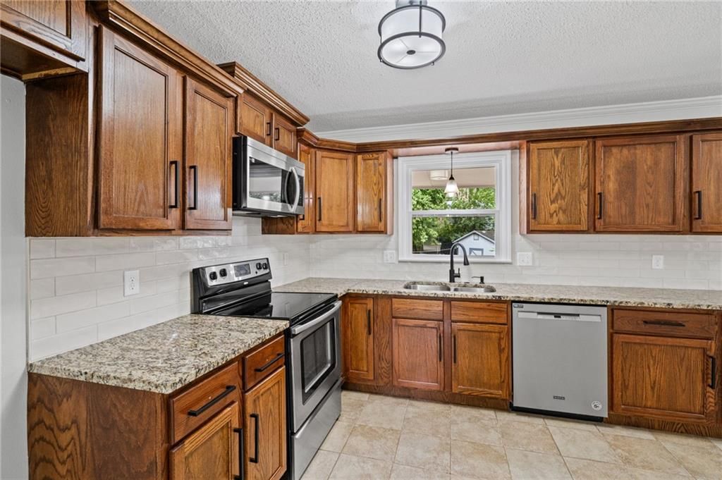 12825 Winchester Avenue — photo 7