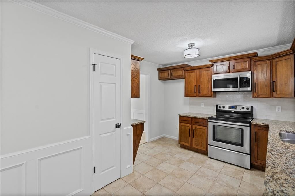 12825 Winchester Avenue — photo 16