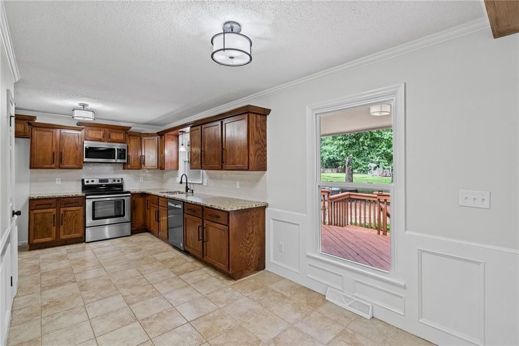 12825 Winchester Avenue — photo 17
