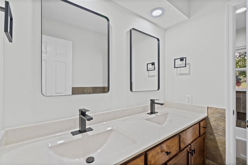 12825 Winchester Avenue — photo 21